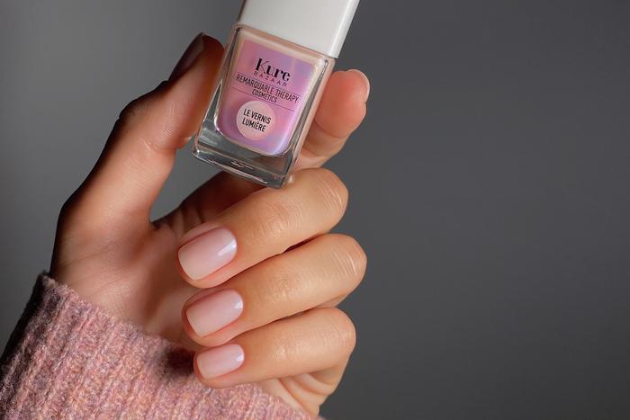 Минимализм, который выглядит дорого: 10 идей маникюра на каждый день