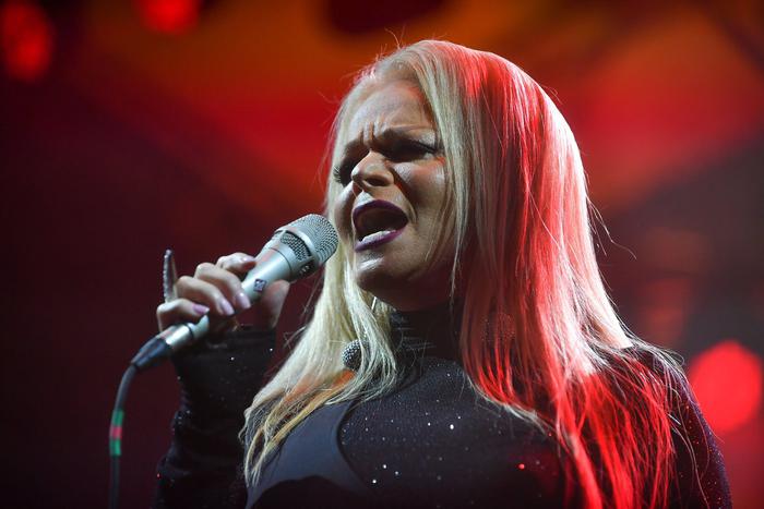 Долина встала в один ряд с Бейонсе: кого из звёзд выставляли из квартиры