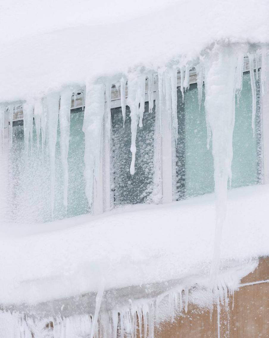 Камчатка во власти аномальных снегопадов: как справляются местные жители с последствиями циклонов