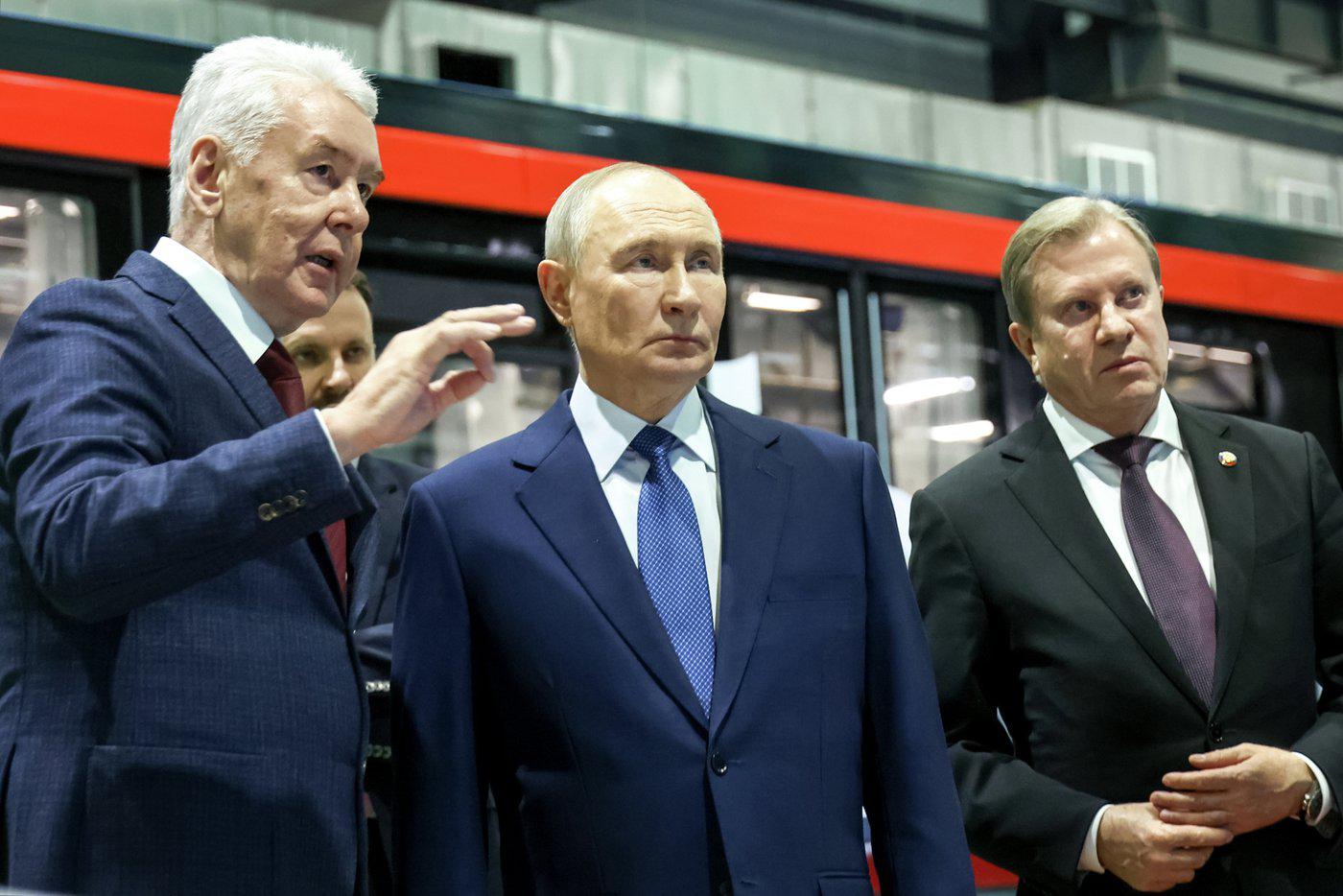 Путин и Собянин дали старт тестированию первого в РФ беспилотного поезда метро