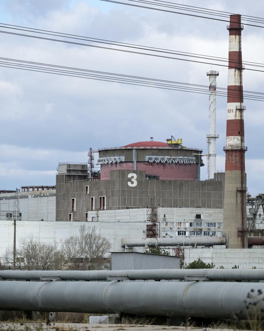 Россия и Украина договорились о временном перемирии в районе Запорожской АЭС. Российские и украинские военные достигли договорённостей относительно создания зоны временного перемирия около Запорожской атомной электростанции. Это позволит провести ремонт линии электропередачи около объекта