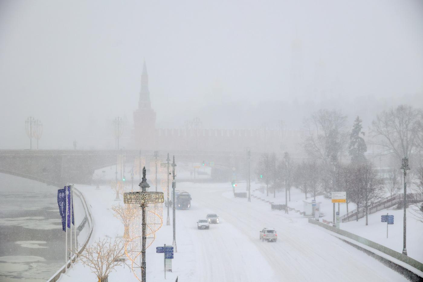 Жителей Москвы и Подмосковья предупредили о сильном тумане в субботу