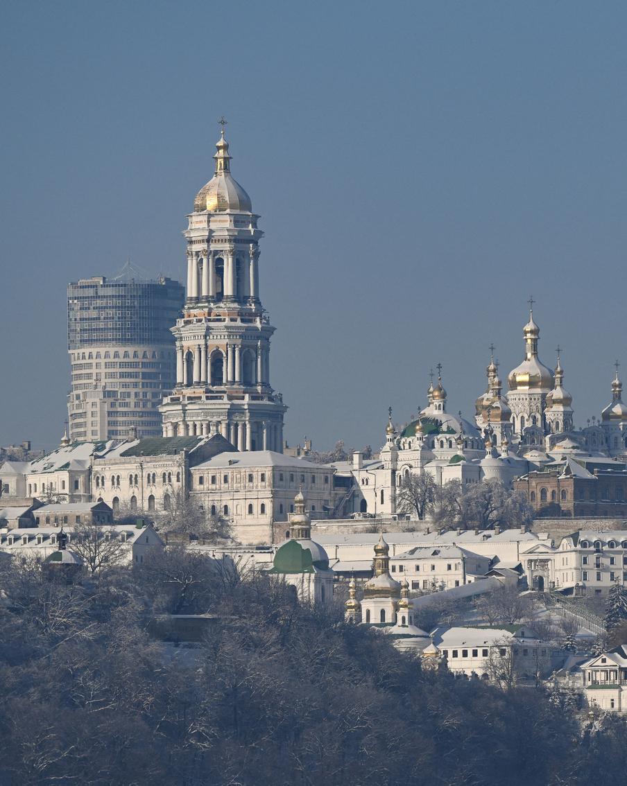 Мэр Киева Виталий Кличко призвал население покинуть украинскую столицу. Жителей украинской столицы призвали покинуть город из-за масштабного коммунального кризиса. Отмечается, что значительная часть Киева в январе осталась без отопления