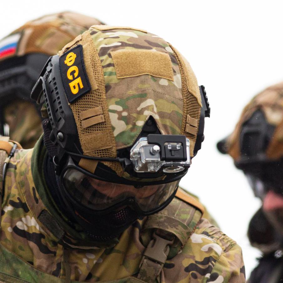 ФСБ задержала готовивших поджог и покушение в Хабаровском крае и КБР. Федеральная служба безопасности Российской Федерации сообщила о предотвращении терактов в двух российских регионах. В Хабаровском крае был задержан гражданин одной из стран Центральной Азии 1995 года рождения. Он планировал поджечь административное здание