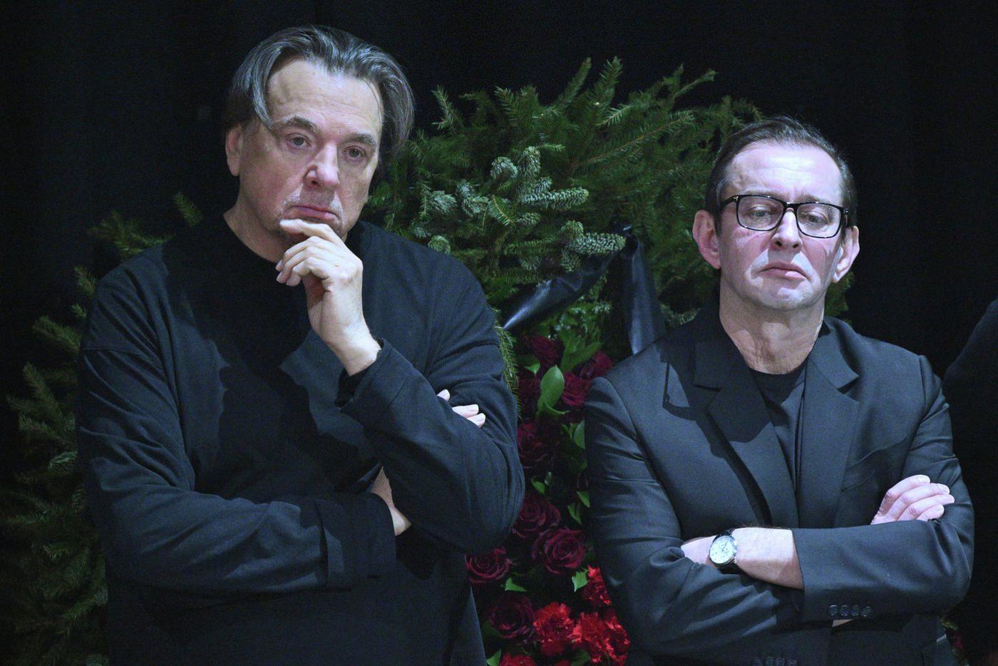 Константин Эрнст попросил лежащего в гробу Игоря Золотовицкого "помахать ручкой"