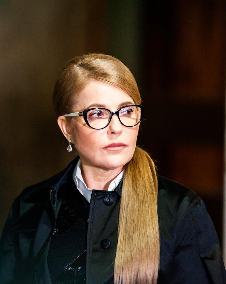 Суд на Украине избрал подозреваемой в коррупции Тимошенко меру пресечения. Украинский суд назначил экс-премьеру страны Юлии Тимошенко меру пресечения в виде залога в размере 33 миллионов гривен и запрета определённых действий по делу о коррупции