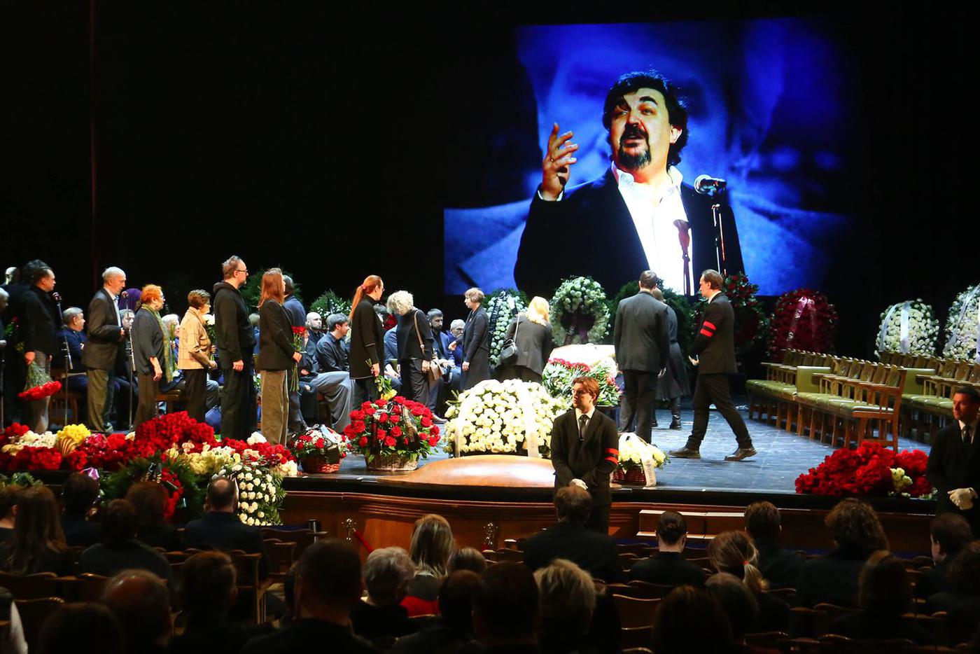 В Театре МХТ имени Чехова простились с Игорем Золотовицким