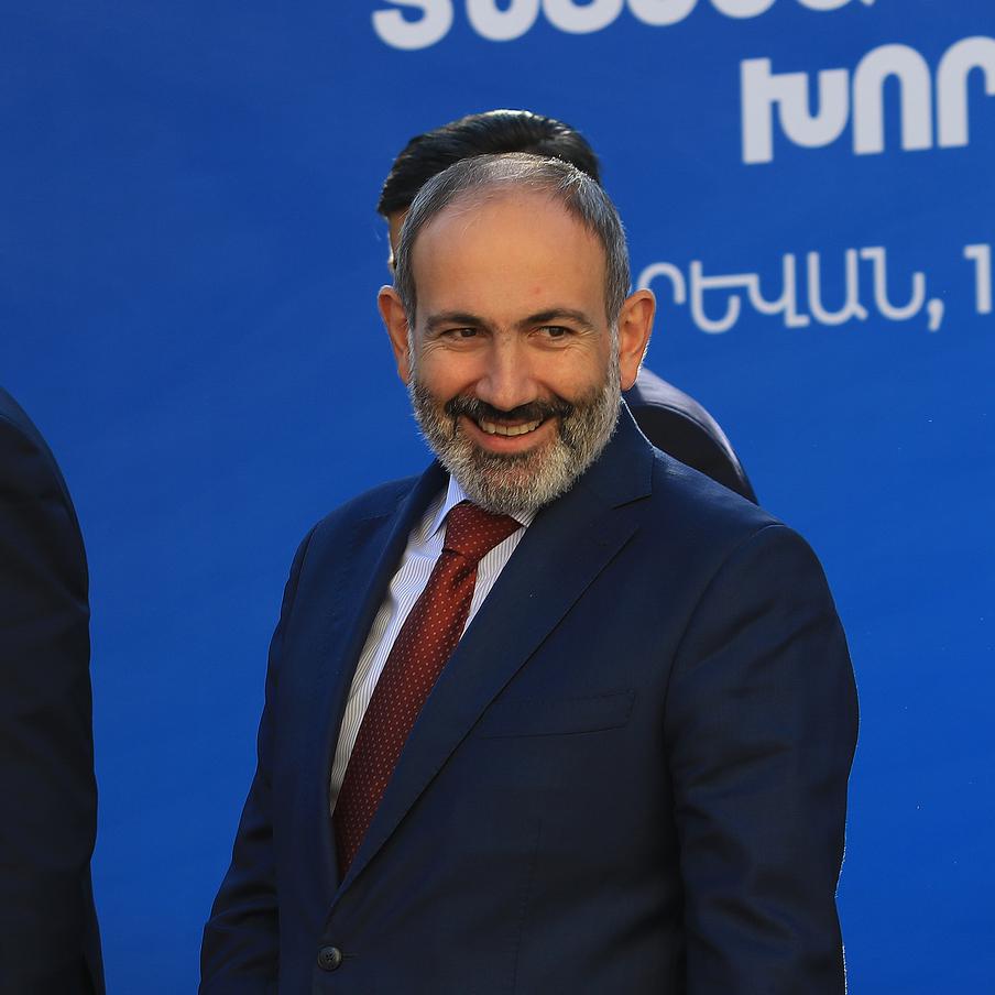 Премьер-министр Армении Пашинян анонсировал бесплатную вечеринку в Ереване. Армянский премьер-министр Никол Пашинян пригласил всех желающих на запланированное в Ереване выступление, где он сыграет на барабанах в составе музыкального коллектива