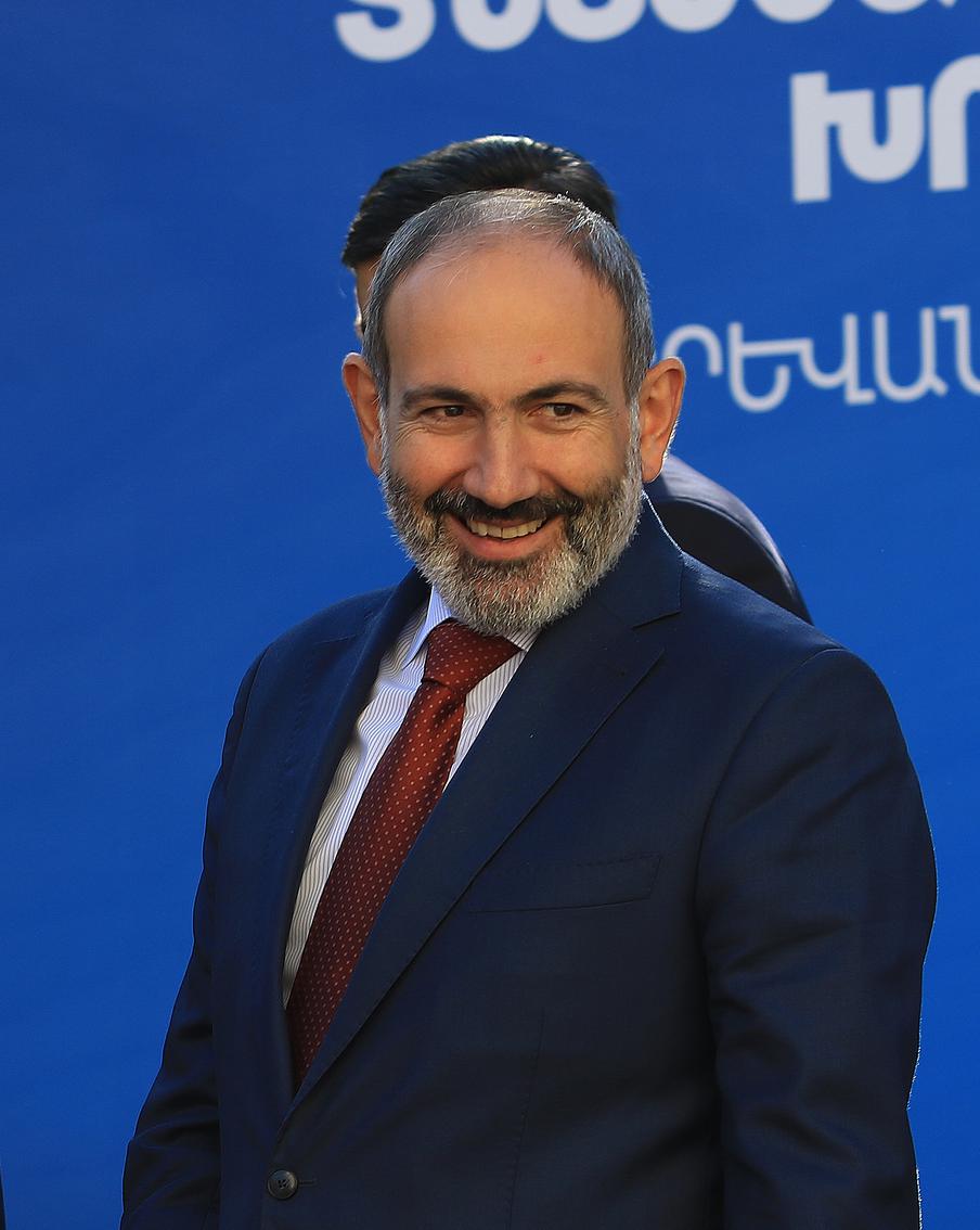 Премьер-министр Армении Пашинян анонсировал бесплатную вечеринку в Ереване. Армянский премьер-министр Никол Пашинян пригласил всех желающих на запланированное в Ереване выступление, где он сыграет на барабанах в составе музыкального коллектива