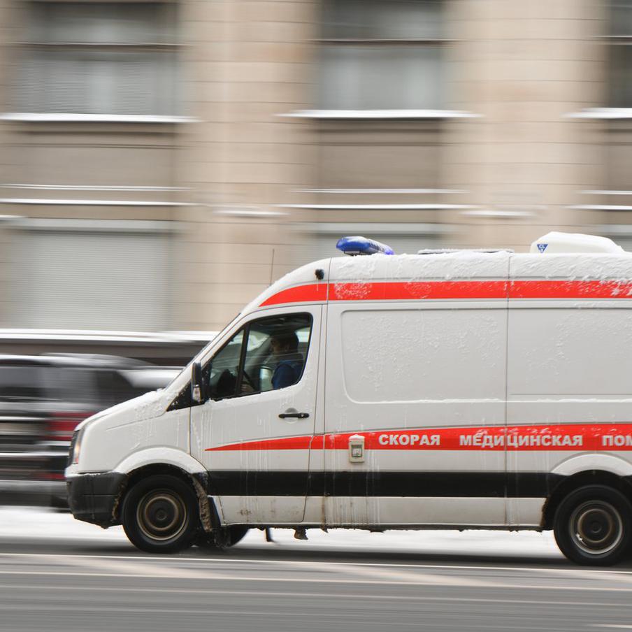 Правительство утвердило время ожидания экстренной скорой помощи в РФ. В соответствии с постановлением правительства Российской Федерации, скорая медицинская помощь должна прибыть к пациенту в течение 20 минут с момента поступления вызова. Это требование касается случаев, когда требуется экстренная медицинская помощь