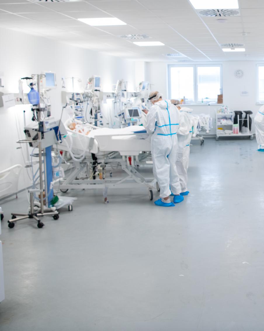 Впавшую в кому в Египте россиянку две недели не могут вернуть в Россию. Туристку из Татарстана, впавшую в кому в Шарм-эль-Шейхе, две недели не могут вернуть на Родину. Это связано с колоссальными суммами за транспортировку женщины, которые требуют частные перевозчики