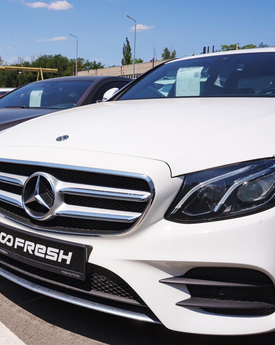 Россияне столкнулись с первыми последствиями увеличения утильсбора на машины. После изменения правил расчёта утильсбора и вызванного этим ажиотажа на иномарки сотни автомобилей застряли на таможне во Владивостоке. Отмечается, что транспорт может быть конфискован