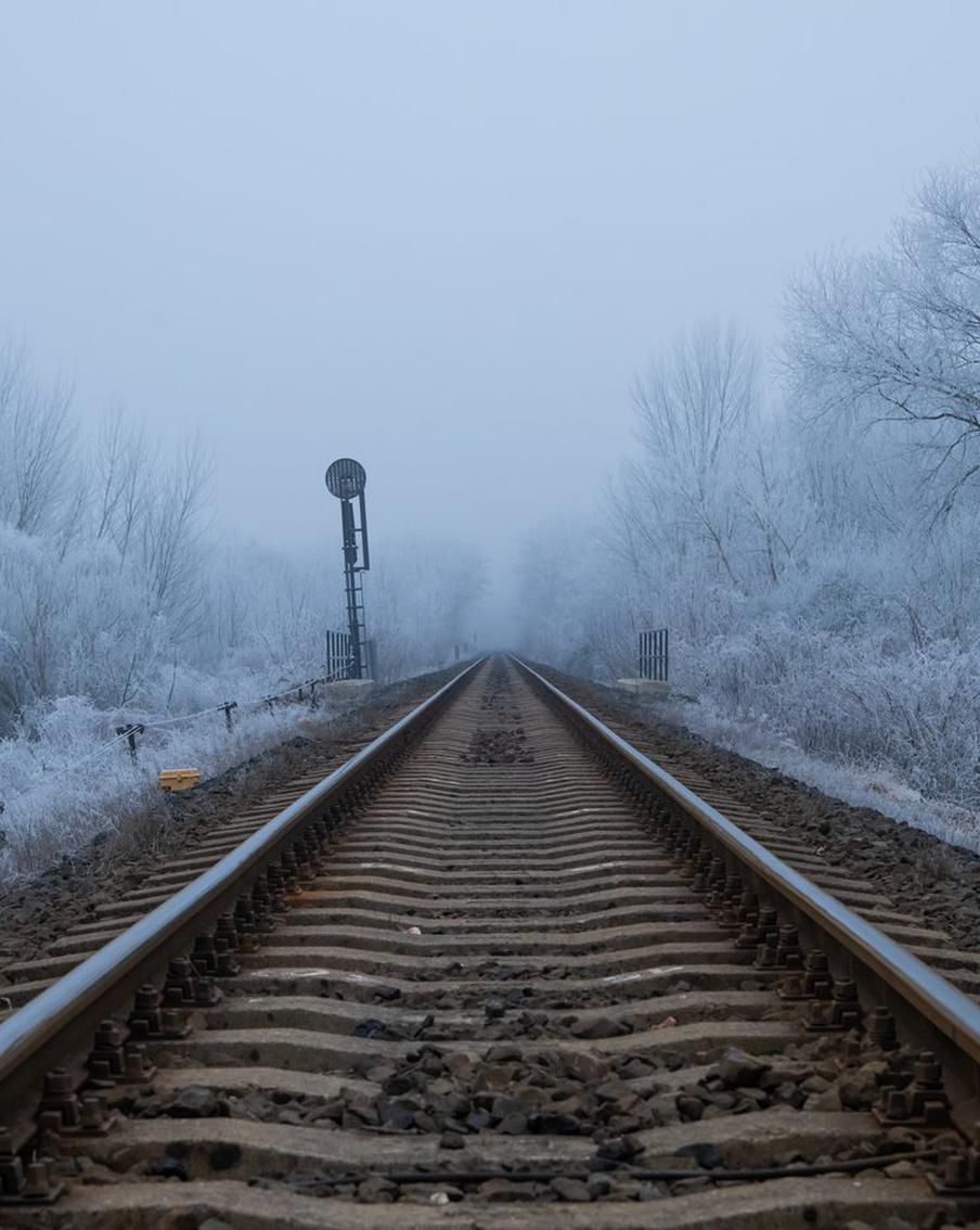 В Хакасии из-за аномальных морозов лопнул рельс. В Аскизском районе Хакасии из-за аномально низких температур на железнодорожном перегоне Нанхчул-Бискамжа произошёл разрыв рельса. В ближайшее время морозы могут достигать -45 градусов Цельсия