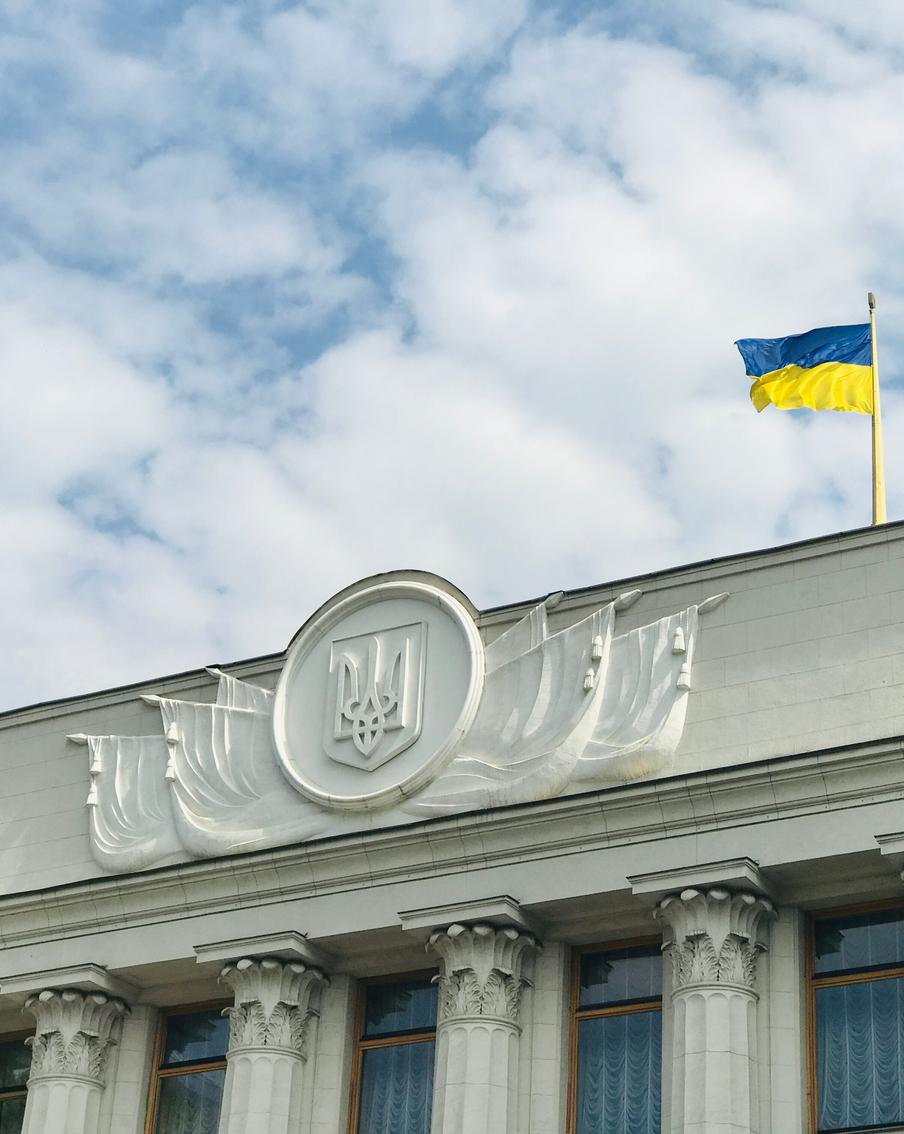 В Верховной раде заявили о готовности пойти на уступки ради мира с Россией. Украинские власти планируют в случае необходимости пойти на уступки ради заключения мира с Россией. В том числе в Киеве готовы передать Москве весь Донбасс