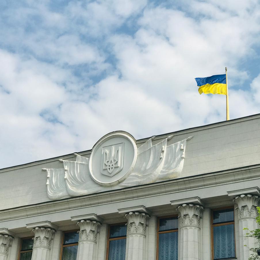 В Верховной раде заявили о готовности пойти на уступки ради мира с Россией. Украинские власти планируют в случае необходимости пойти на уступки ради заключения мира с Россией. В том числе в Киеве готовы передать Москве весь Донбасс