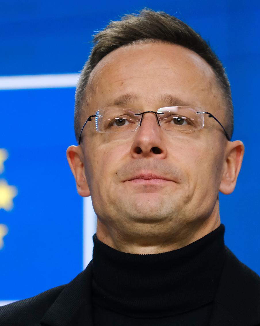 Сийярто: Венгрия говорит "нет" вступлению Украины в ЕС. Правительство Венгрии не изменит свою позицию в отношении Украины, несмотря на давление со стороны Брюсселя. Министр иностранных дел Петер Сийярто в эфире радиостанции Kossuth заявил, что Будапешт всегда был готов возражать Брюсселю и продолжит выступать против вступления Украины в ЕС