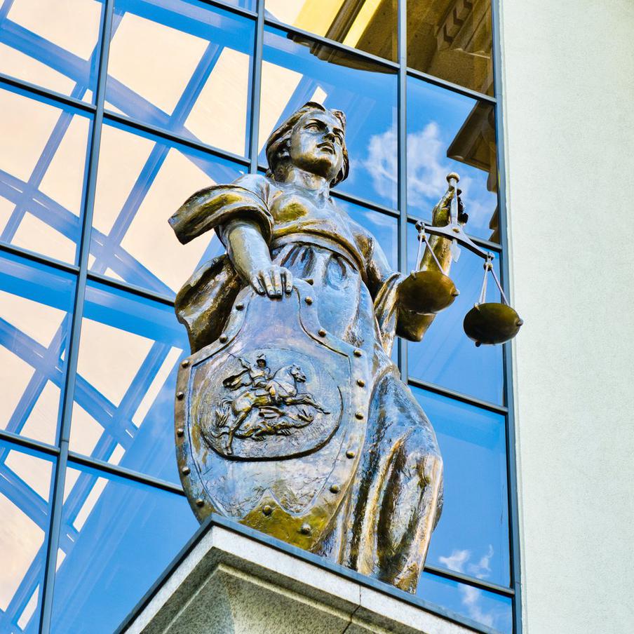 Суд остановил на 90 дней работу роддома в Новокузнецке, где умерли 9 младенцев. В начале января 2026 года в акушерском стационаре №1 Новокузнецкой городской клинической больницы №1 (ГКБ №1) произошла трагедия — погибло девять новорожденных. В связи с этим суд принял решение о временном приостановлении деятельности стационара на 90 дней