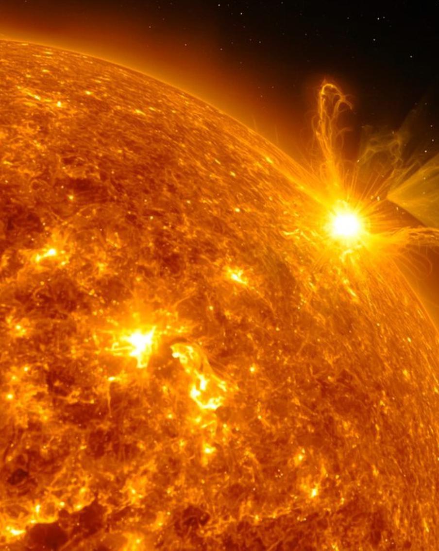 На Земле ожидаются очень сильные магнитные бури. По данным Лаборатории солнечной астрономии Института космических исследований Российской академии наук (ИКИ РАН), в ближайшие дни Землю ожидают магнитные бури высокой интенсивности. Причиной этому стала мощная вспышка на Солнце, произошедшая в области 4341