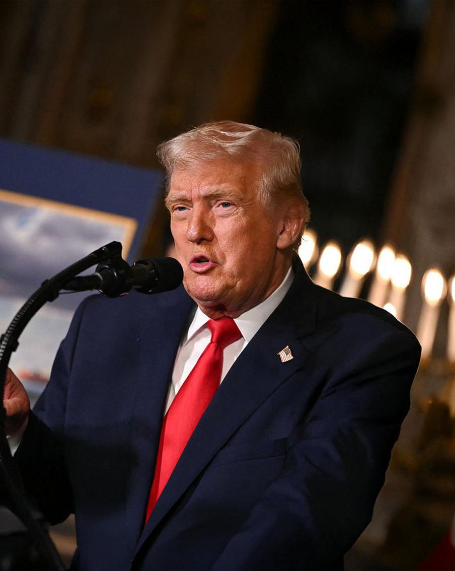 PBS: Трамп заявил премьеру Норвегии, что больше не должен думать о мире. Дональд Трамп направил письмо премьер-министру Норвегии Йонасу Гару Стёре, в котором выразил своё разочарование по поводу того, что Норвегия не присудила ему Нобелевскую премию мира. В своём послании президент Трамп отметил, что, хотя мир всегда будет для него приоритетом, он больше не чувствует себя обязанным думать исключительно о нём