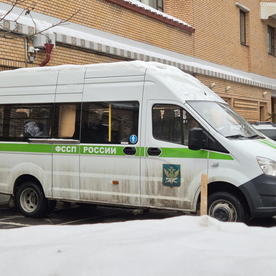 Адвокат Свириденко: приставы планируют передать Лурье ключи от квартиры Долиной. По словам адвоката Полины Лурье, судебные приставы должны передать ей ключи от московской квартиры певицы Ларисы Долиной 19 января. Об этом сообщает ТАСС, ссылаясь на защитника. Телеграм-канал Mash утверждает, что судебные приставы вскрыли дверь квартиры певицы