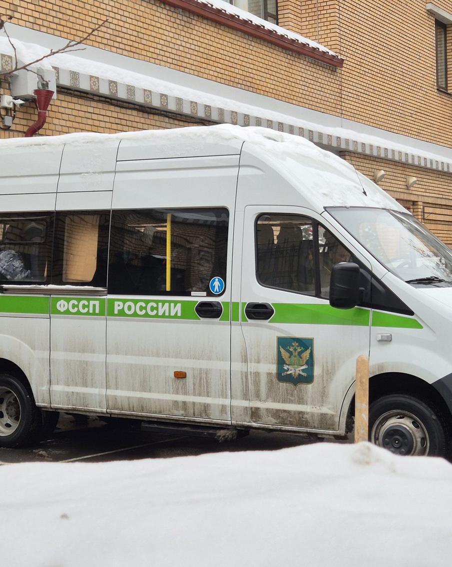 Адвокат Свириденко: приставы планируют передать Лурье ключи от квартиры Долиной. По словам адвоката Полины Лурье, судебные приставы должны передать ей ключи от московской квартиры певицы Ларисы Долиной 19 января. Об этом сообщает ТАСС, ссылаясь на защитника. Телеграм-канал Mash утверждает, что судебные приставы вскрыли дверь квартиры певицы