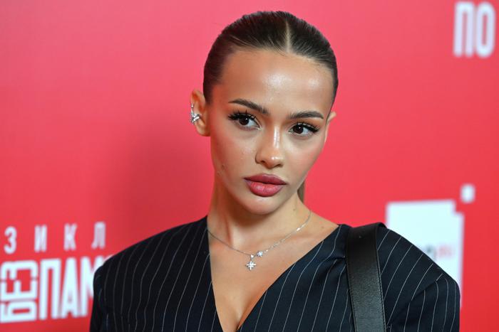 Валя Карнавал после хейта из-за голых фото: зашила огромную дыру в груди