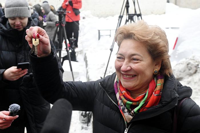 Выселение звезды: приставы испортили Ларисе Долиной "погоду в доме"