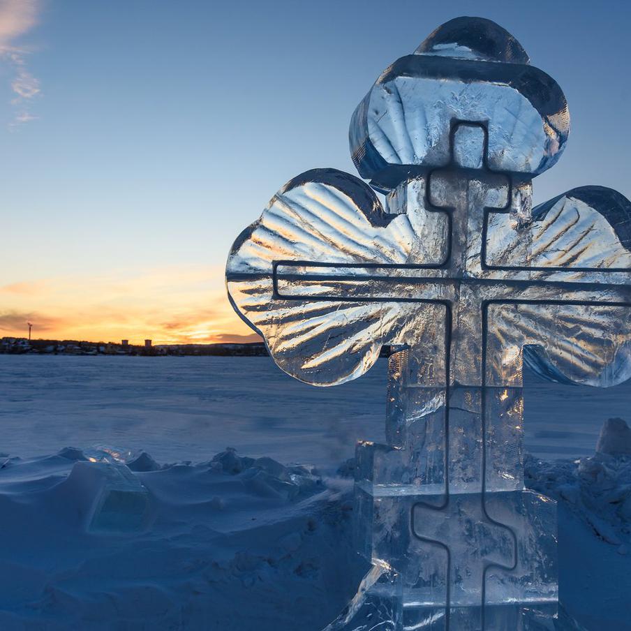 Песков сообщил, что Путин традиционно окунулся в крещенскую купель. Пресс-секретарь президента Российской Федерации Дмитрий Песков сообщил журналистам о традиционном участии Владимира Путина в праздничных мероприятиях, связанных с Крещением Господним, включая погружение в купели. По словам Пескова, такая практика является ежегодной для главы государства