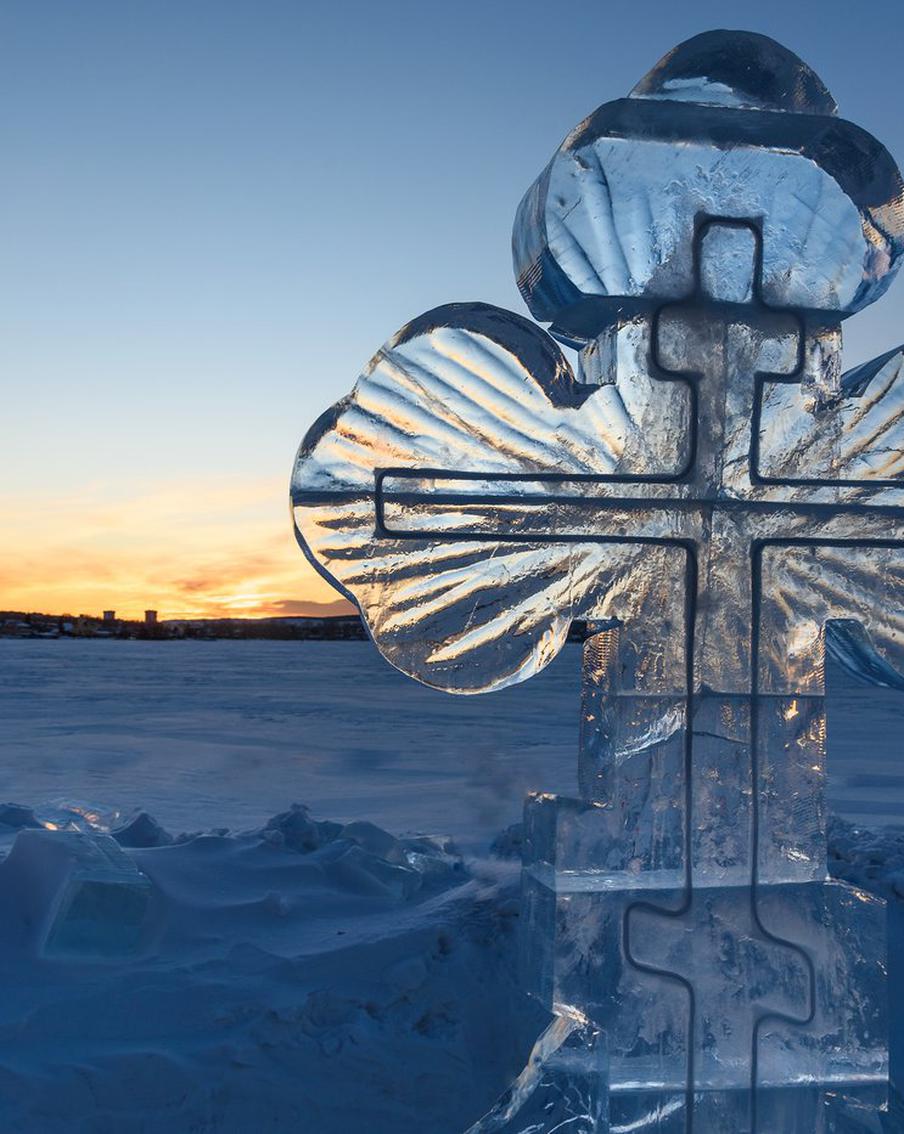 Песков сообщил, что Путин традиционно окунулся в крещенскую купель. Пресс-секретарь президента Российской Федерации Дмитрий Песков сообщил журналистам о традиционном участии Владимира Путина в праздничных мероприятиях, связанных с Крещением Господним, включая погружение в купели. По словам Пескова, такая практика является ежегодной для главы государства