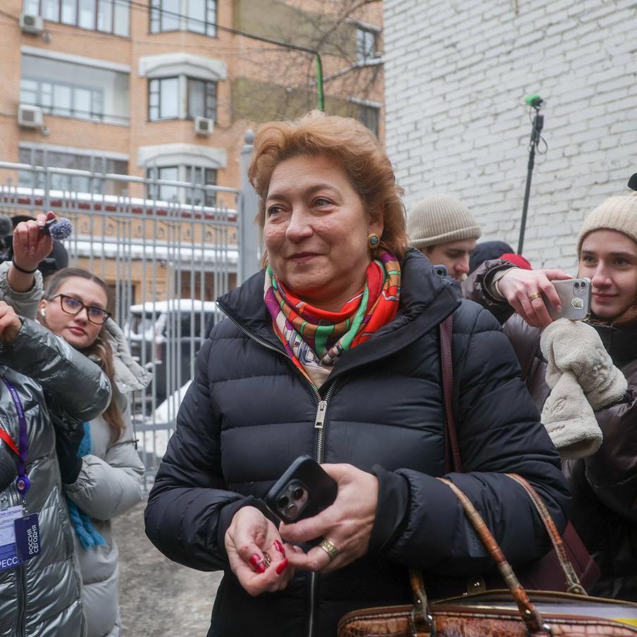 Свириденко: Лурье может заселяться в бывшую квартиру Долиной. По словам адвоката Полины Лурье Светланы Свириденко, Полина теперь может въехать в квартиру, которую она приобрела у Ларисы Долиной в центре Москвы, в районе Хамовники