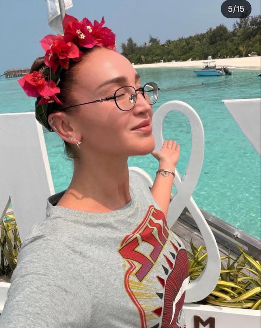 Стало известно, где и с кем встречает 40-летие Ольга Бузова: яркие фото ведущей