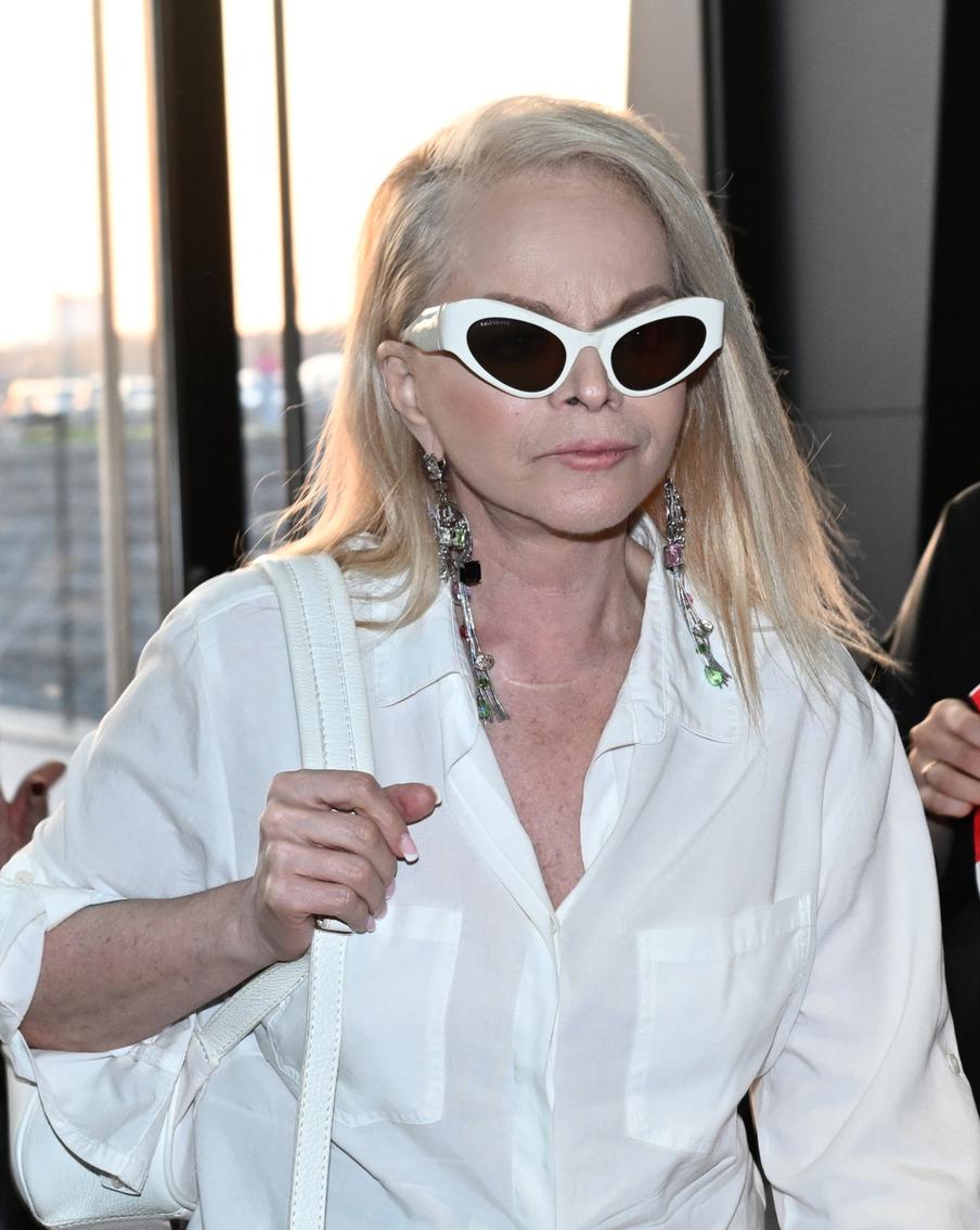 Трясла головой и истерично хохотала: у Долиной перед выселением из квартиры случился припадок