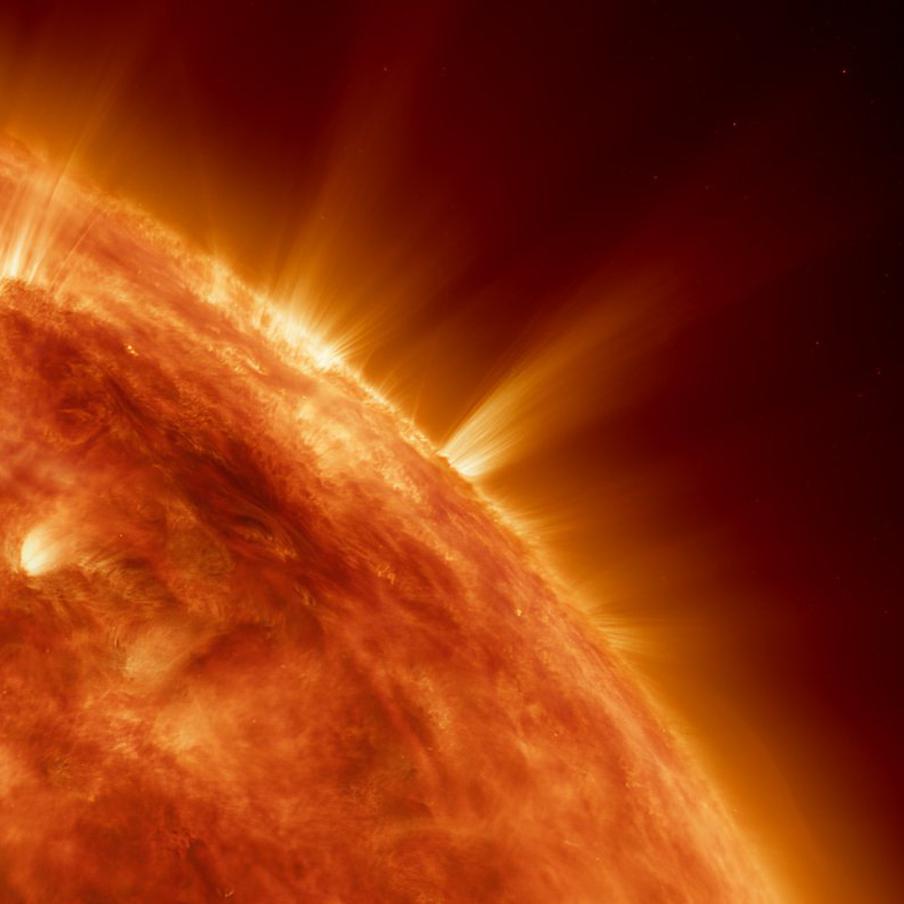 Возле Земли начался рекордный в ХХI веке радиационный шторм. Вблизи Земли был зафиксирован радиационный шторм уровня S4, который стал самым мощным за последние два солнечных цикла, то есть примерно за 22 года. По данным Лаборатории солнечной астрономии Института космических исследований Российской академии наук, поток солнечных протонов превысил 10 000 единиц