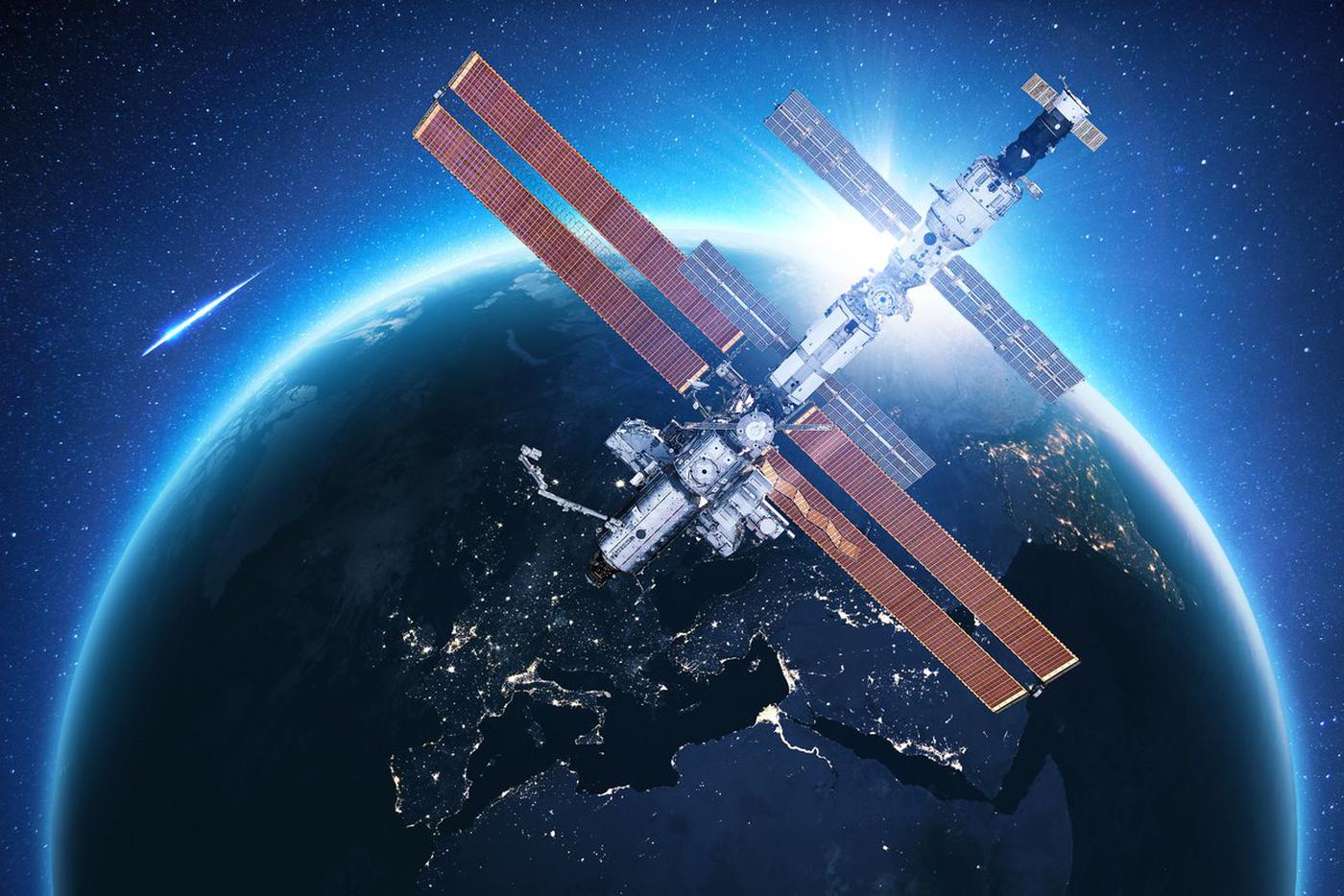 Команда МКС была вынуждена срочно перебраться в российский модуль "Звезда"