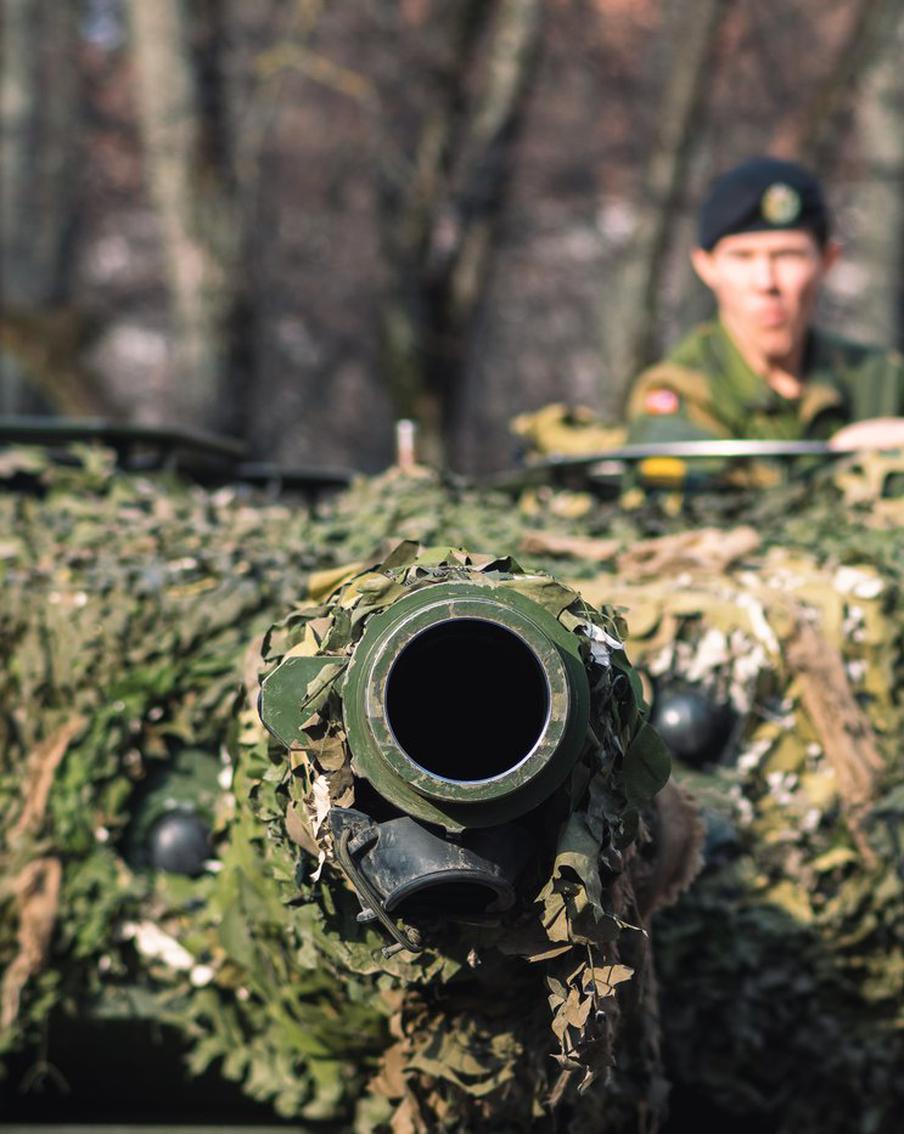 Telegraph: Норвегия призвала граждан готовиться к реквизиции в случае войны с РФ. В условиях обострения геополитической ситуации Норвегия принимает активные меры по укреплению своей военной готовности. Военные чиновники страны направили гражданам тысячи писем, в которых рекомендуют быть готовыми к возможной конфискации частной собственности, включая жилье и транспортные средства, в случае возникновения военного конфликта с РФ