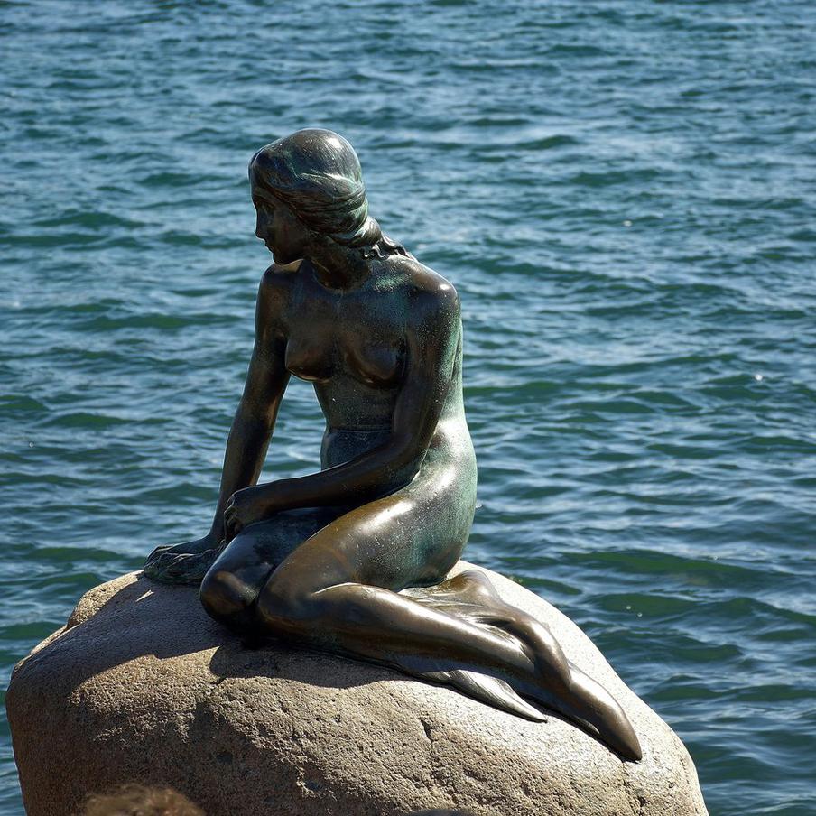 Посол России Барбин: Дания угрожает отобрать территорию у посольства России. Посол Российской Федерации в Дании Владимир Барбин сообщил о недружелюбных действиях со стороны мэрии Копенгагена. Он предупредил о возможных планах по изъятию земельных участков, на которых расположены здания российской дипломатической миссии