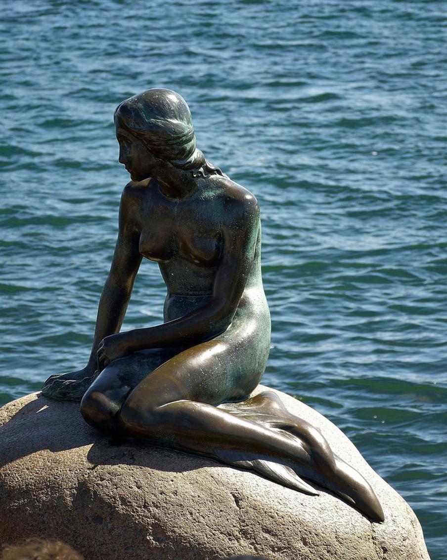 Посол России Барбин: Дания угрожает отобрать территорию у посольства России. Посол Российской Федерации в Дании Владимир Барбин сообщил о недружелюбных действиях со стороны мэрии Копенгагена. Он предупредил о возможных планах по изъятию земельных участков, на которых расположены здания российской дипломатической миссии