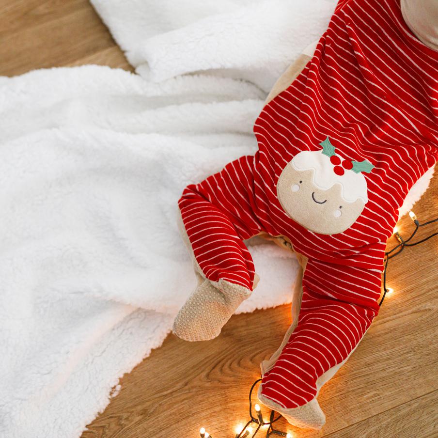 Время отпуска по уходу за ребёнком будет без ограничений учитываться в стаже. Председатель правительства Российской Федерации Михаил Мишустин подписал постановление, которое вносит изменения в порядок подсчёта страхового стажа для назначения страховых пенсий. Согласно новым правилам, в страховой стаж будет включаться весь период отпуска по уходу за ребёнком до полутора лет