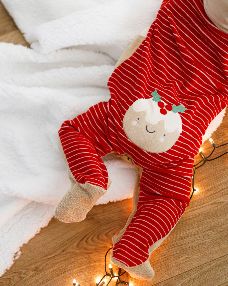 Время отпуска по уходу за ребёнком будет без ограничений учитываться в стаже. Председатель правительства Российской Федерации Михаил Мишустин подписал постановление, которое вносит изменения в порядок подсчёта страхового стажа для назначения страховых пенсий. Согласно новым правилам, в страховой стаж будет включаться весь период отпуска по уходу за ребёнком до полутора лет