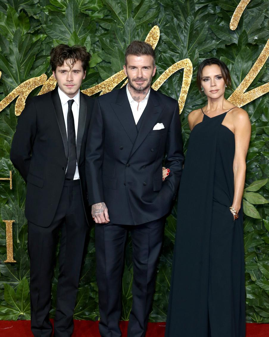 Платье Valentino разрушило семью Бекхэм: почему Бруклин отрёкся от родителей