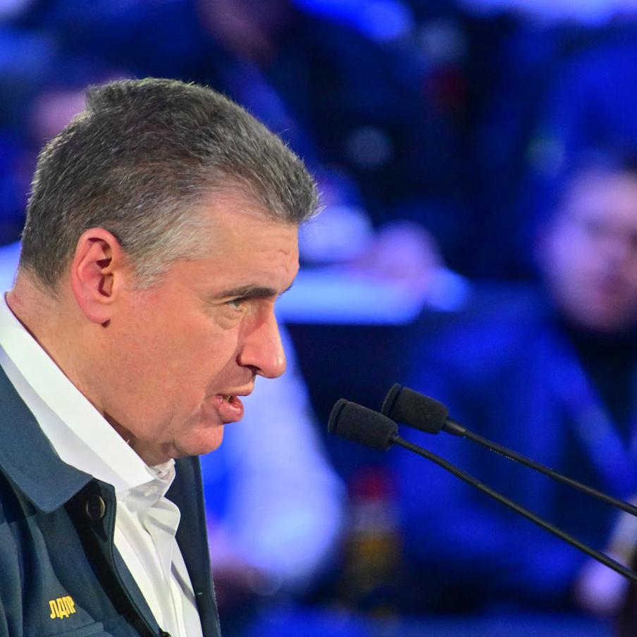 Слуцкий предложил ввести социальные маршруты общественного транспорта по всей РФ. Лидер ЛДПР Леонид Слуцкий предложил создать в стране систему социальных маршрутов общественного транспорта. Эти маршруты должны обеспечить удобный доступ населения к важнейшим социальным объектам, включая больницы, школы, многофункциональные центры предоставления государственных и муниципальных услуг (МФЦ) и другие