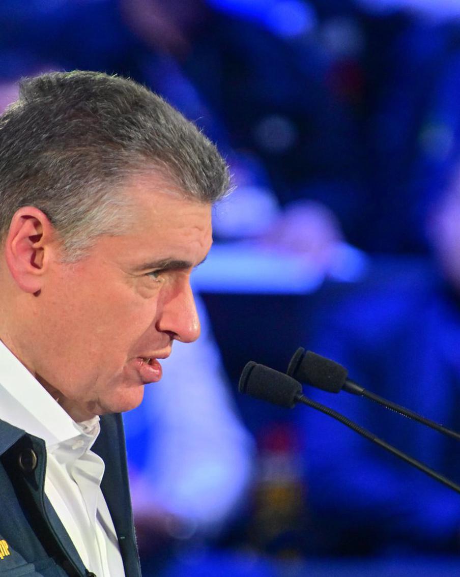 Слуцкий предложил ввести социальные маршруты общественного транспорта по всей РФ. Лидер ЛДПР Леонид Слуцкий предложил создать в стране систему социальных маршрутов общественного транспорта. Эти маршруты должны обеспечить удобный доступ населения к важнейшим социальным объектам, включая больницы, школы, многофункциональные центры предоставления государственных и муниципальных услуг (МФЦ) и другие