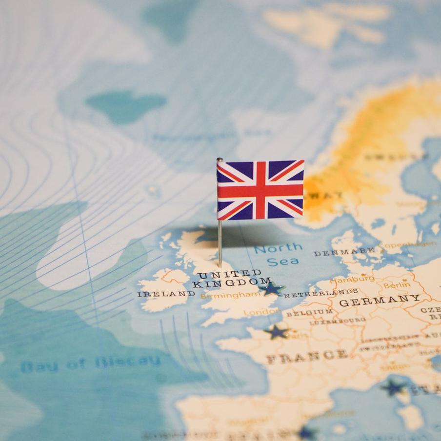 Лавров предложил лишить Британию приставки "великая". Сергей Лавров, министр иностранных дел Российской Федерации, высказал предложение переименовать Великобританию в Британию, убрав из названия слово "великая". Это заявление он сделал в ходе пресс-конференции, посвящённой итогам деятельности российской дипломатии в 2025 году. Трансляция мероприятия доступна на YouTube