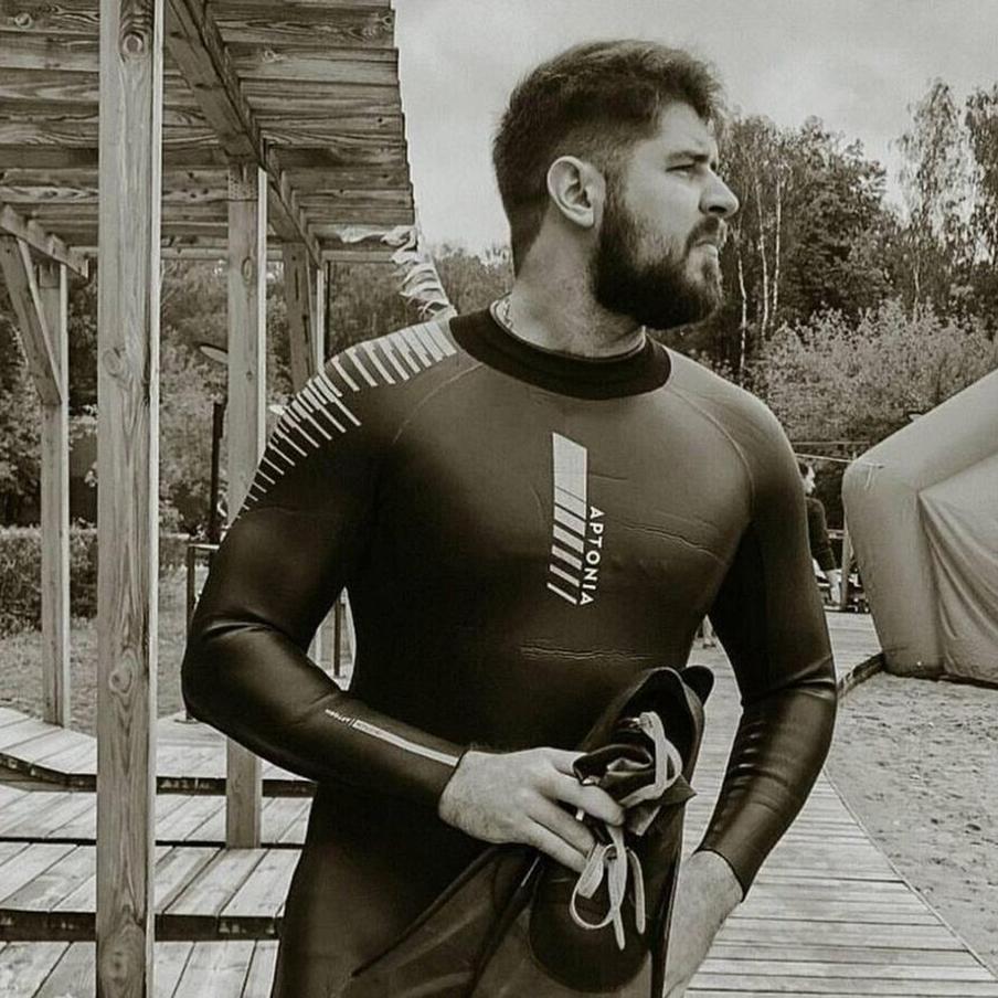 IHA TV: в Турции, предположительно, обнаружили тело пловца Свечникова. В акватории пролива Босфор было найдено тело неизвестного мужчины. По информации IHA TV, это может быть российский пловец Николай Свечников. Морская полиция обнаружила тело в спортивном костюме и доставила его на берег. Другие подробности произошедшего пока не разглашаются