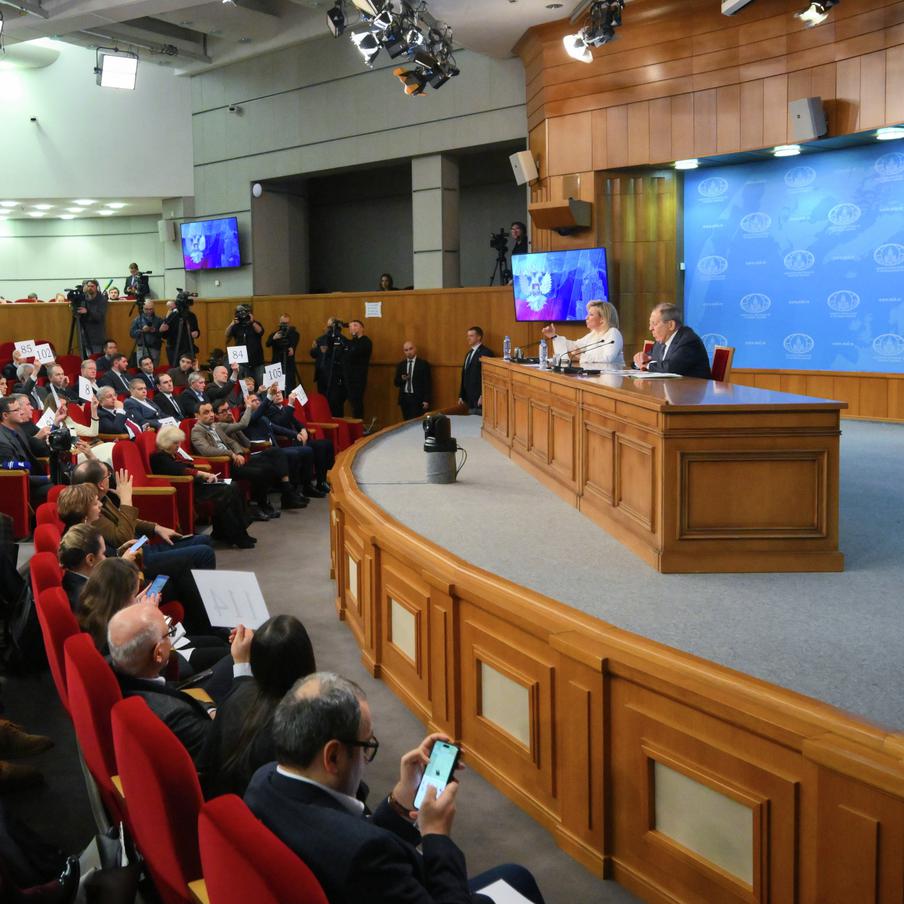 Лавров: Дания, возможно, хочет отобрать землю у посольства РФ для гренландцев. На пресс-конференции, посвящённой итогам работы российской дипломатии в 2025 году, министр иностранных дел Российской Федерации Сергей Лавров высказал своё мнение о решении муниципалитета Копенгагена изъять земельный участок, на котором расположено посольство РФ