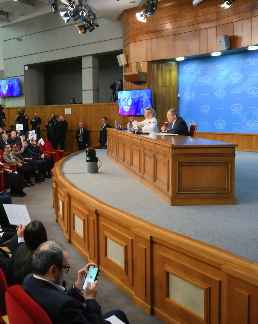 Лавров: Дания, возможно, хочет отобрать землю у посольства РФ для гренландцев. На пресс-конференции, посвящённой итогам работы российской дипломатии в 2025 году, министр иностранных дел Российской Федерации Сергей Лавров высказал своё мнение о решении муниципалитета Копенгагена изъять земельный участок, на котором расположено посольство РФ