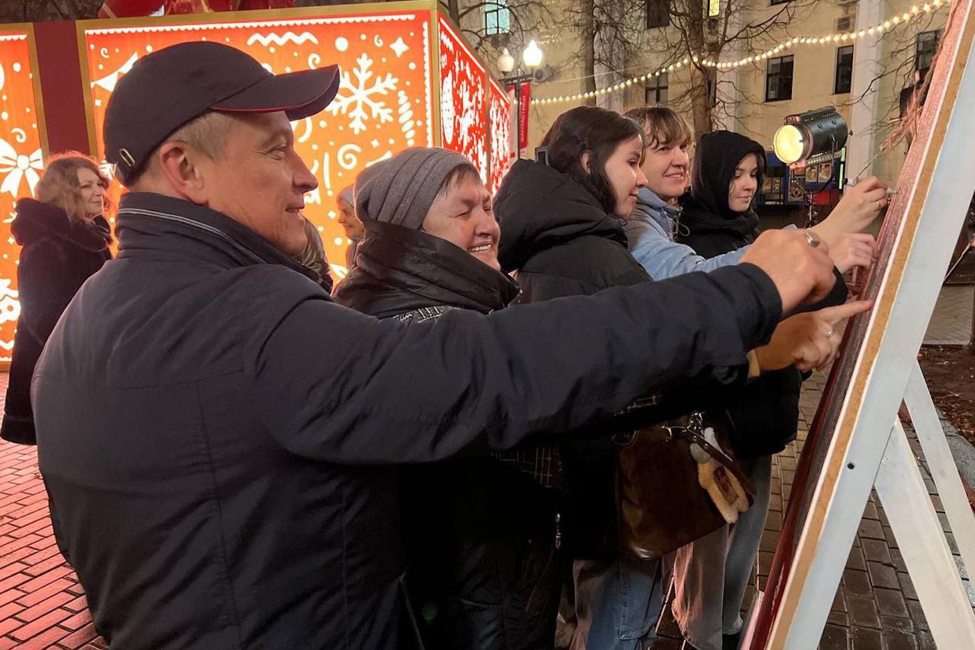 Под вечер желающих загадать желание стало больше.