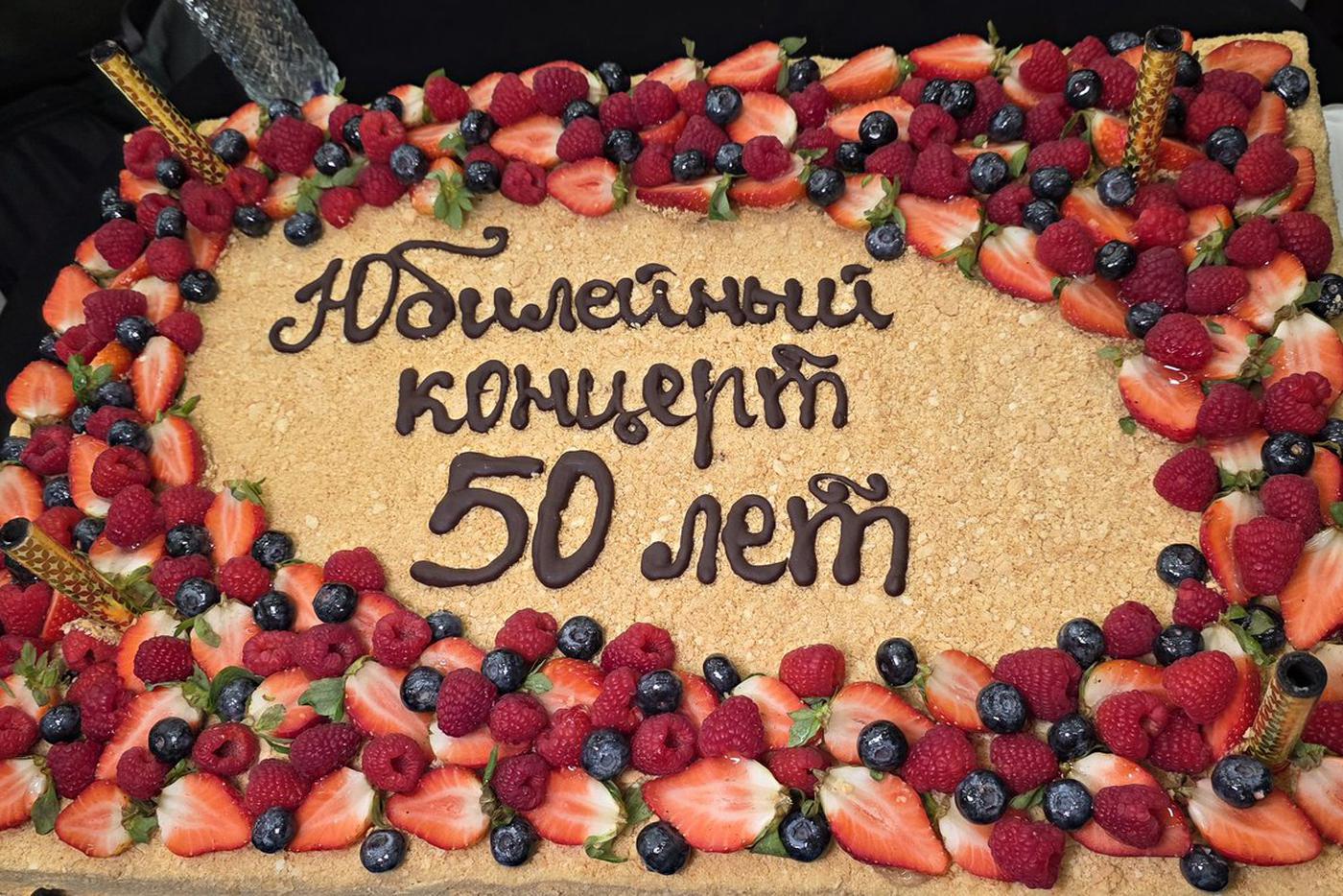 Праздничный торт  к юбилею Анастасии Волочковой.