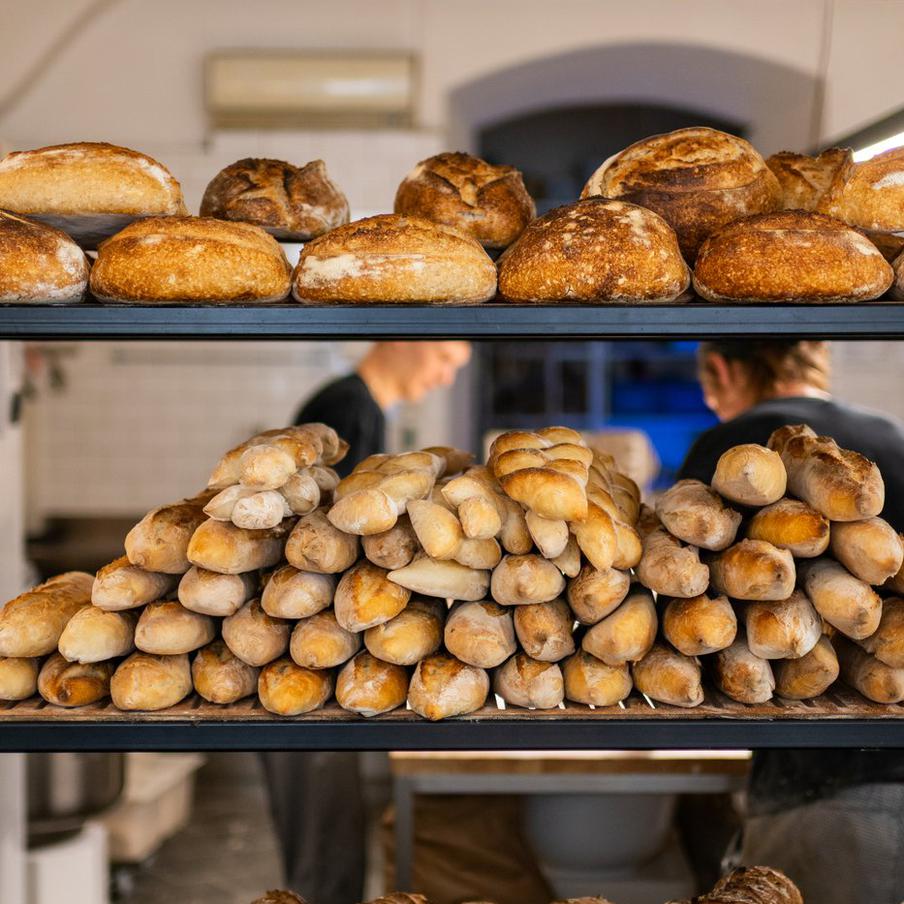 Пекарня "Машенька" c прямой линии Путина может закрыться уже весной. Владелец подмосковной пекарни заявил, что повышенные налоги сводят бизнес к нулевой рентабельности, а без льгот предприятие не доживёт до лета