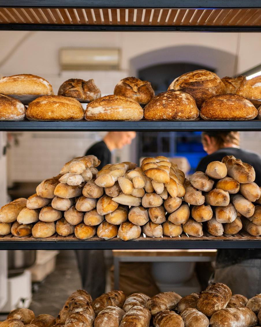 Пекарня "Машенька" c прямой линии Путина может закрыться уже весной. Владелец подмосковной пекарни заявил, что повышенные налоги сводят бизнес к нулевой рентабельности, а без льгот предприятие не доживёт до лета